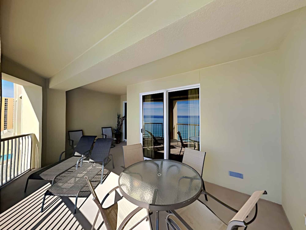 Grand Panama Beach Resort by Emerald View Resorts 66/77