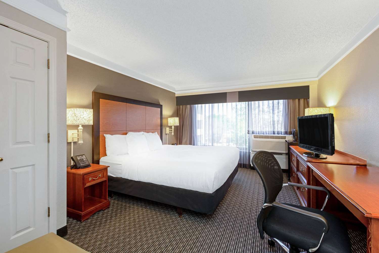 La Quinta Inn Suites New Orleans Airport 14/50