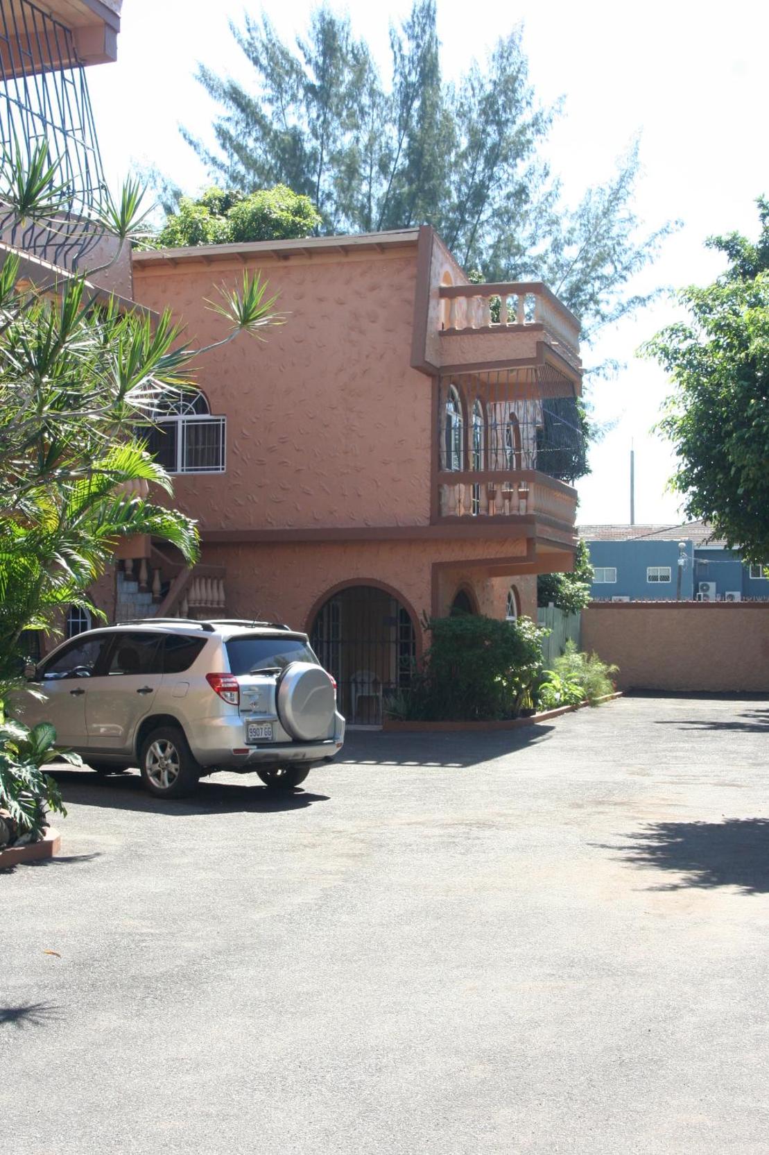 Cozy Apartments 13/16