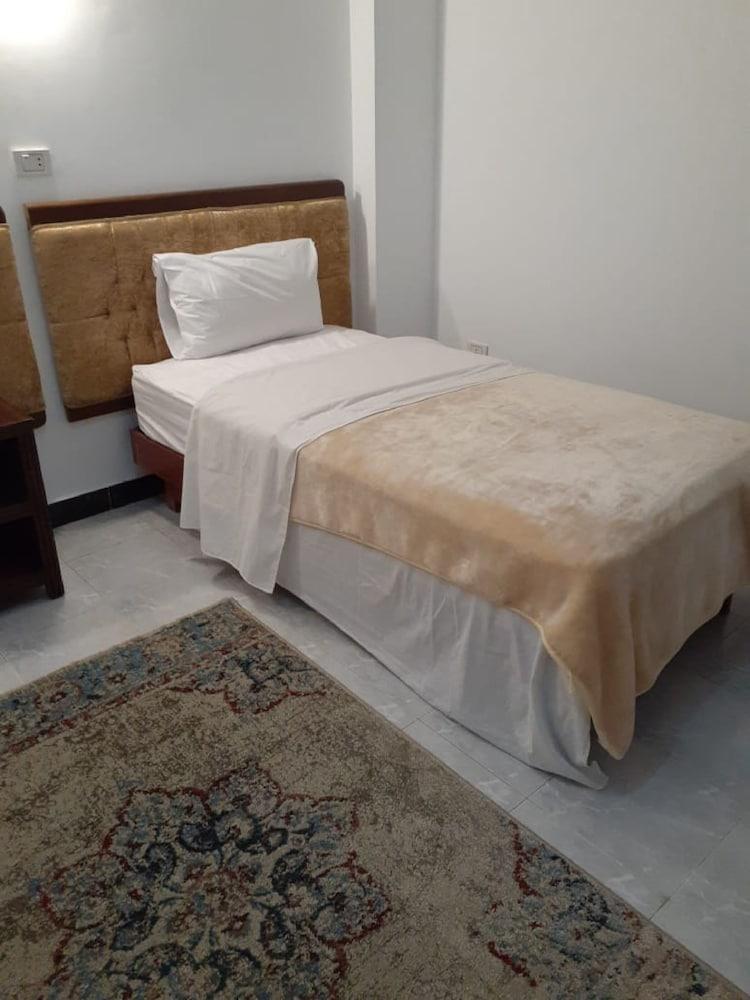 Room, Single, Private Bathroom