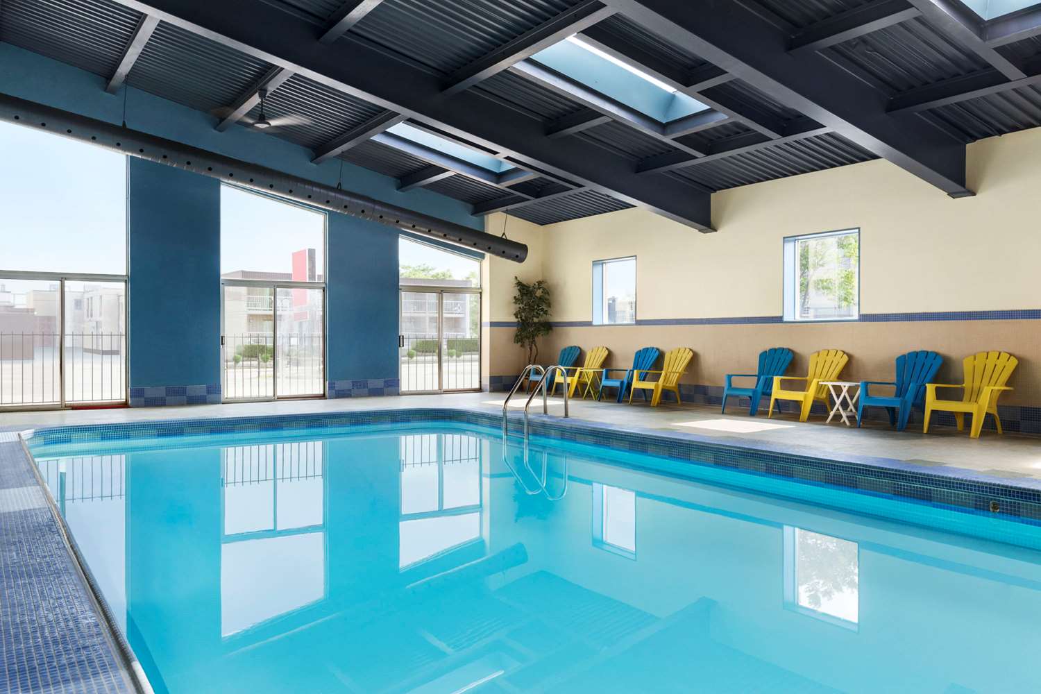 Days Inn & Suites by Wyndham Niagara Falls Centre St. By the Falls 4/11