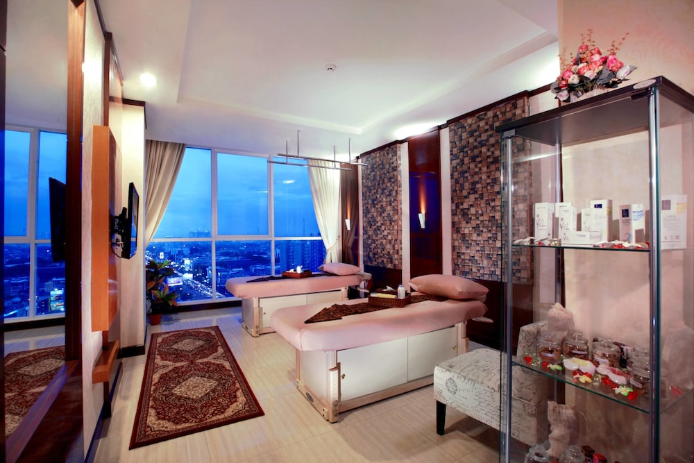 Aston Imperial Bekasi Hotel & Conference Center 25/53
