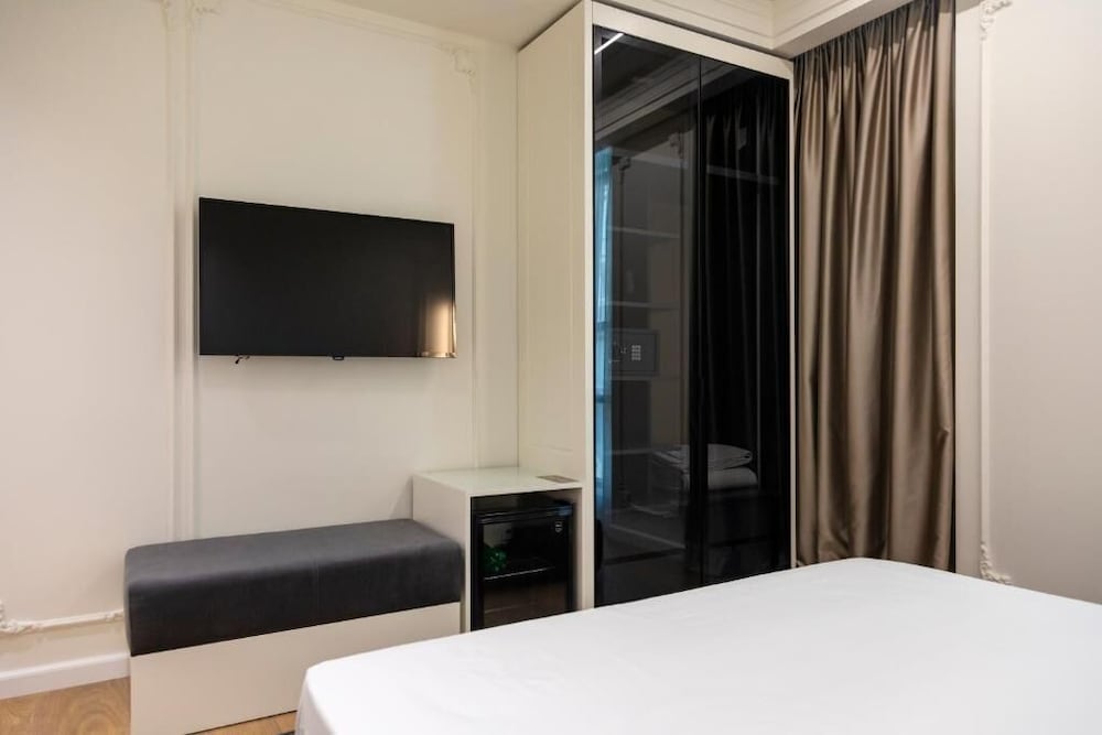 Hotel Adore 37/60