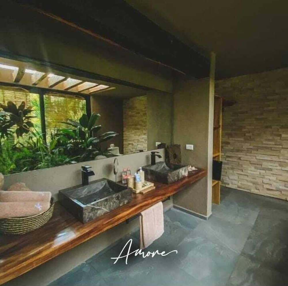 Amore Villas 18/50