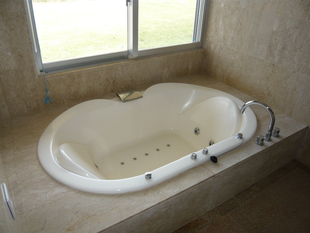 Suite, Queen Bed, Ocean Front، Eco Village Iriomote 9/10