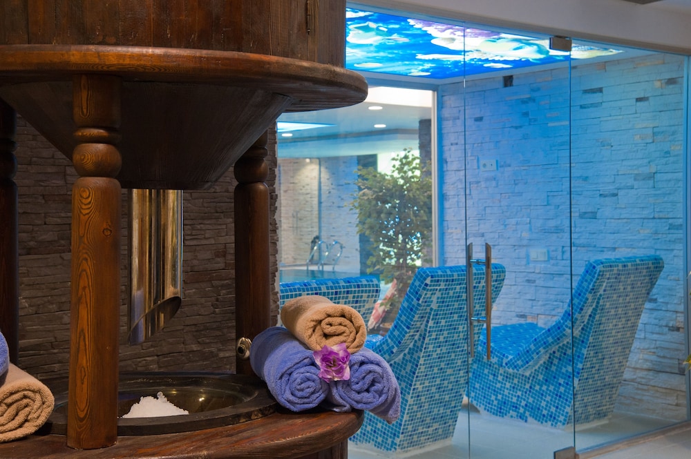 swimming pool spa