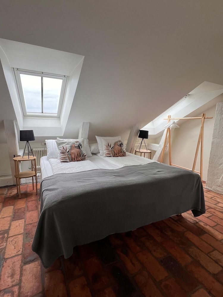 Suite, Queen and Twin Beds