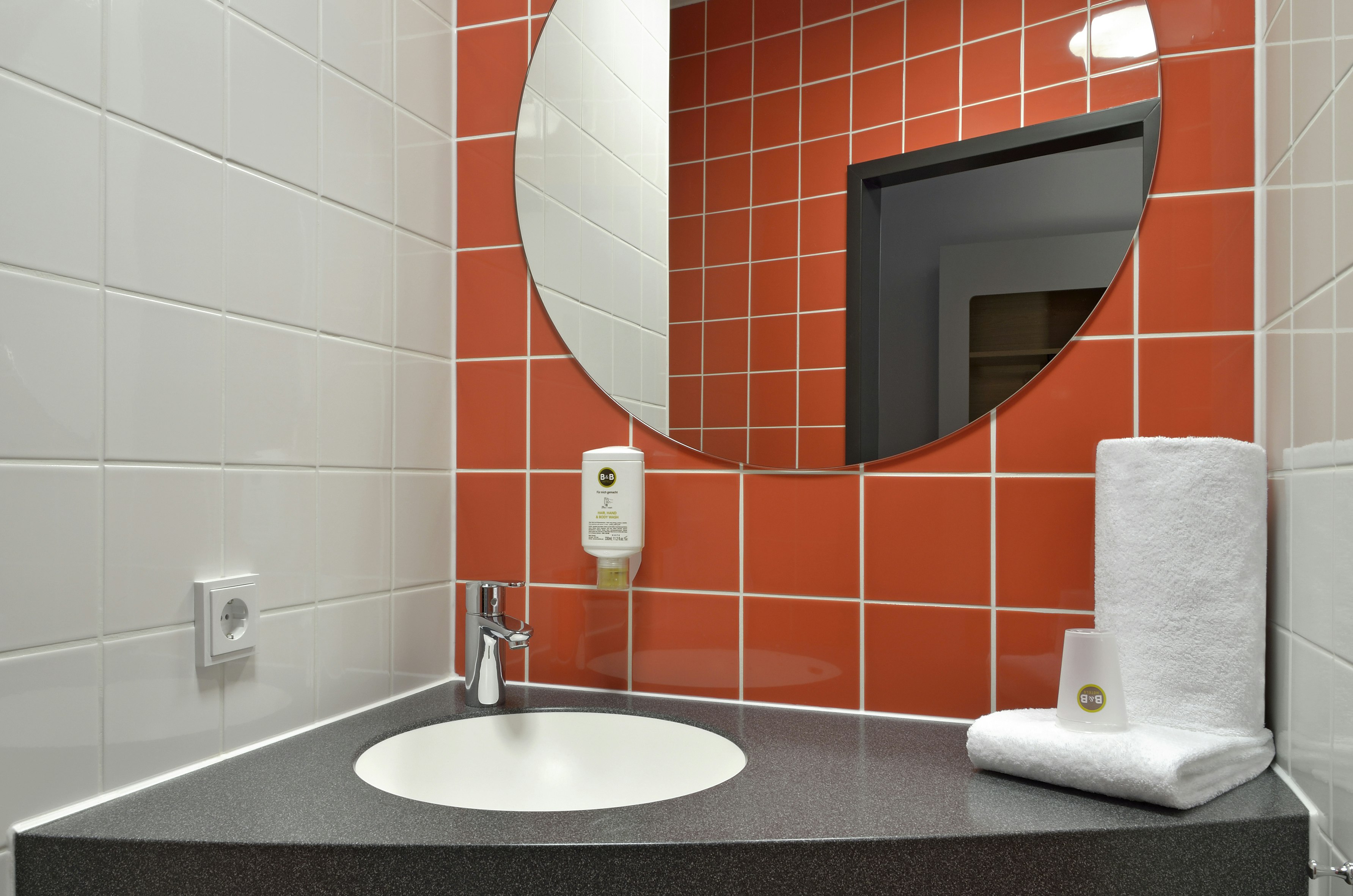 B&B Hotel Weil am Rhein Basel 24/25