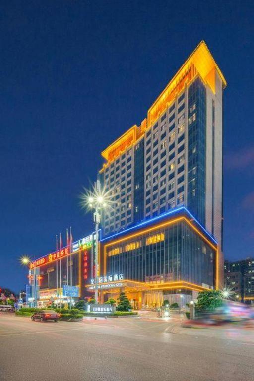 Golden Phoenix International Hotel 5/51