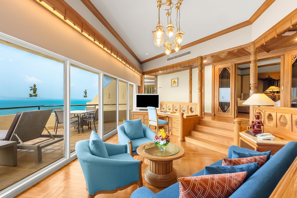 ROYAL CLIFF BEACH HOTEL 49/72