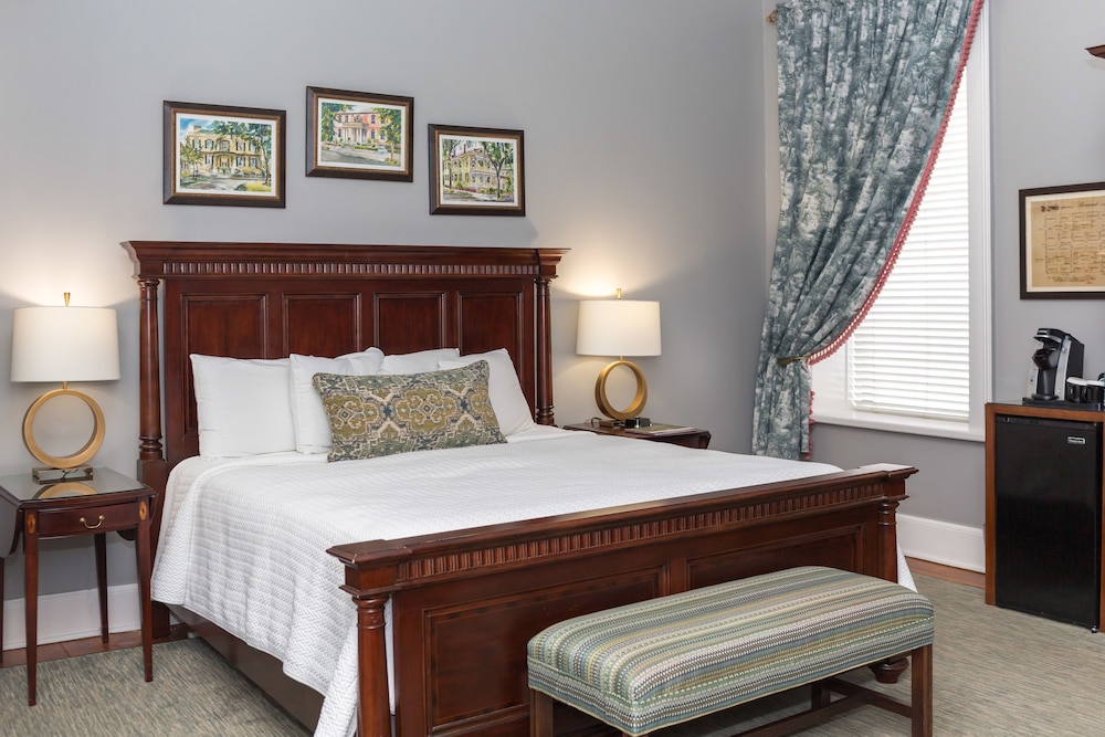 East Bay Inn 33/70