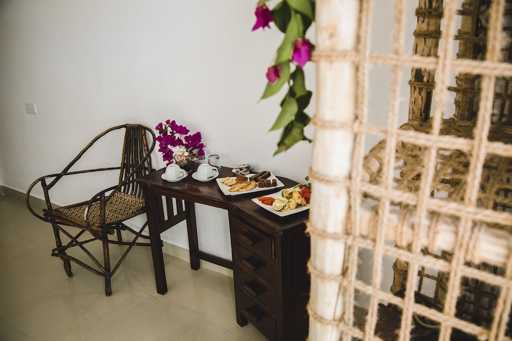 Moonshine Uroa Boutique Hotel 6/50