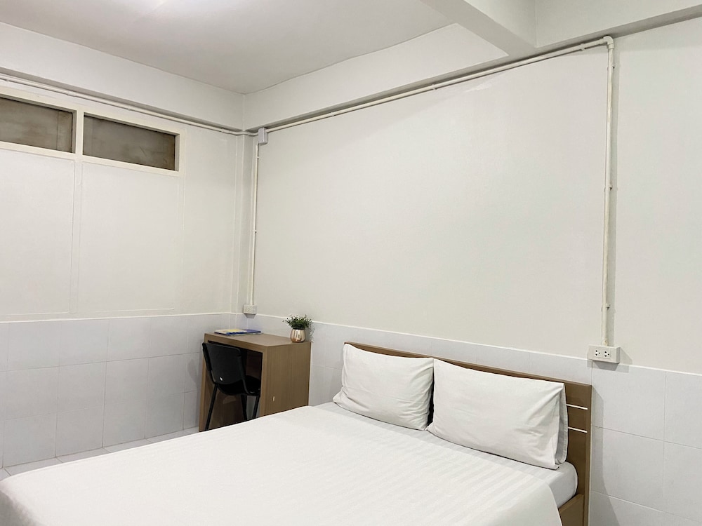 Standard, King Bed, City View