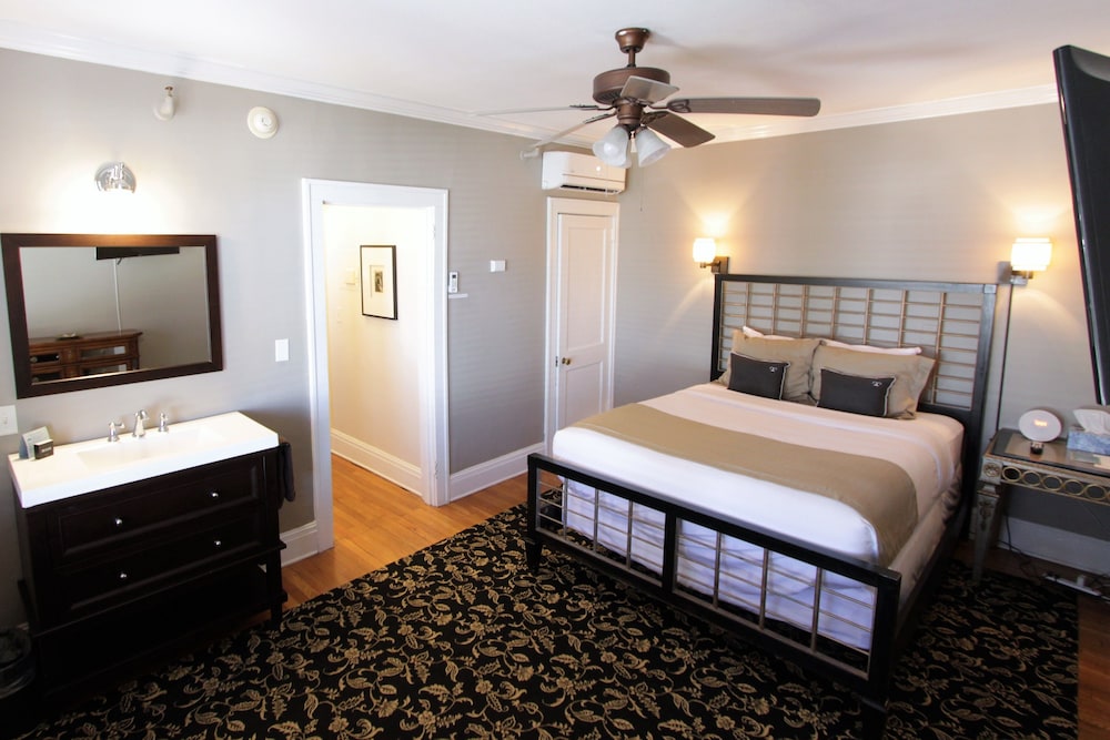 Princess Anne Hotel 15/50