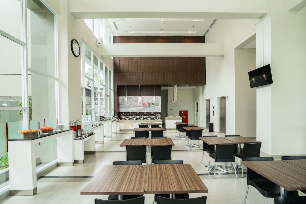 Amaris Hotel Fachrudin Tanah Abang 38/43
