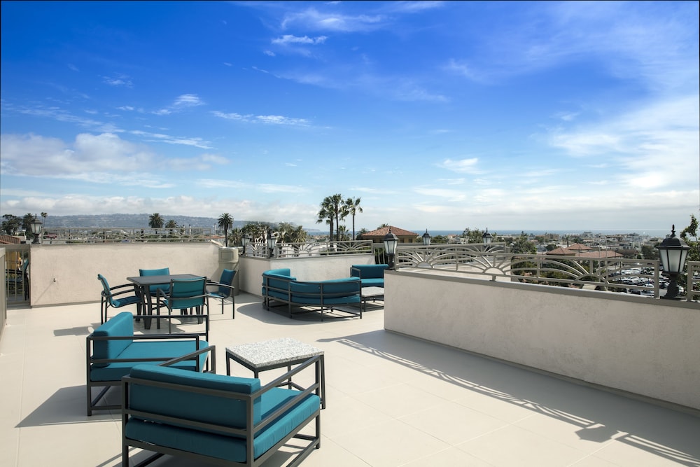 Hampton Inn and Suites Hermosa Beach 28/43