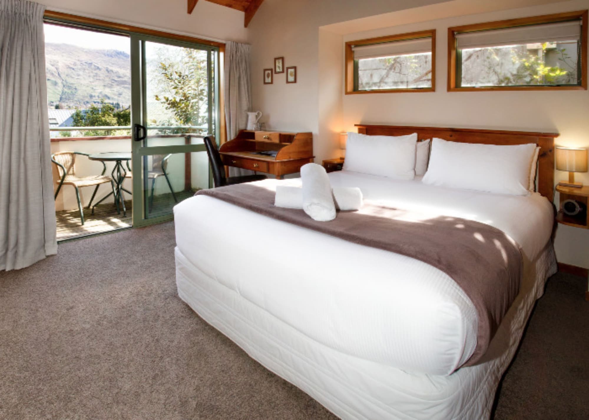 Lodge, Double Bed