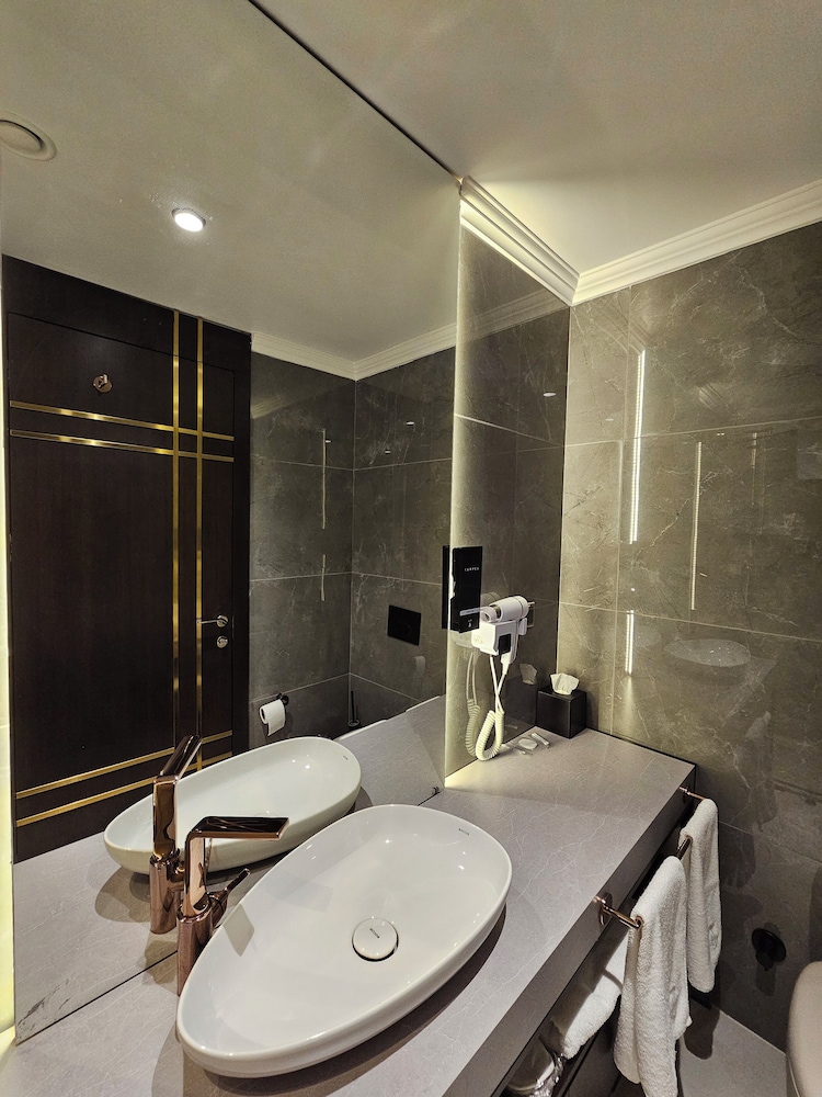 Asur Imperial Hotel 35/38