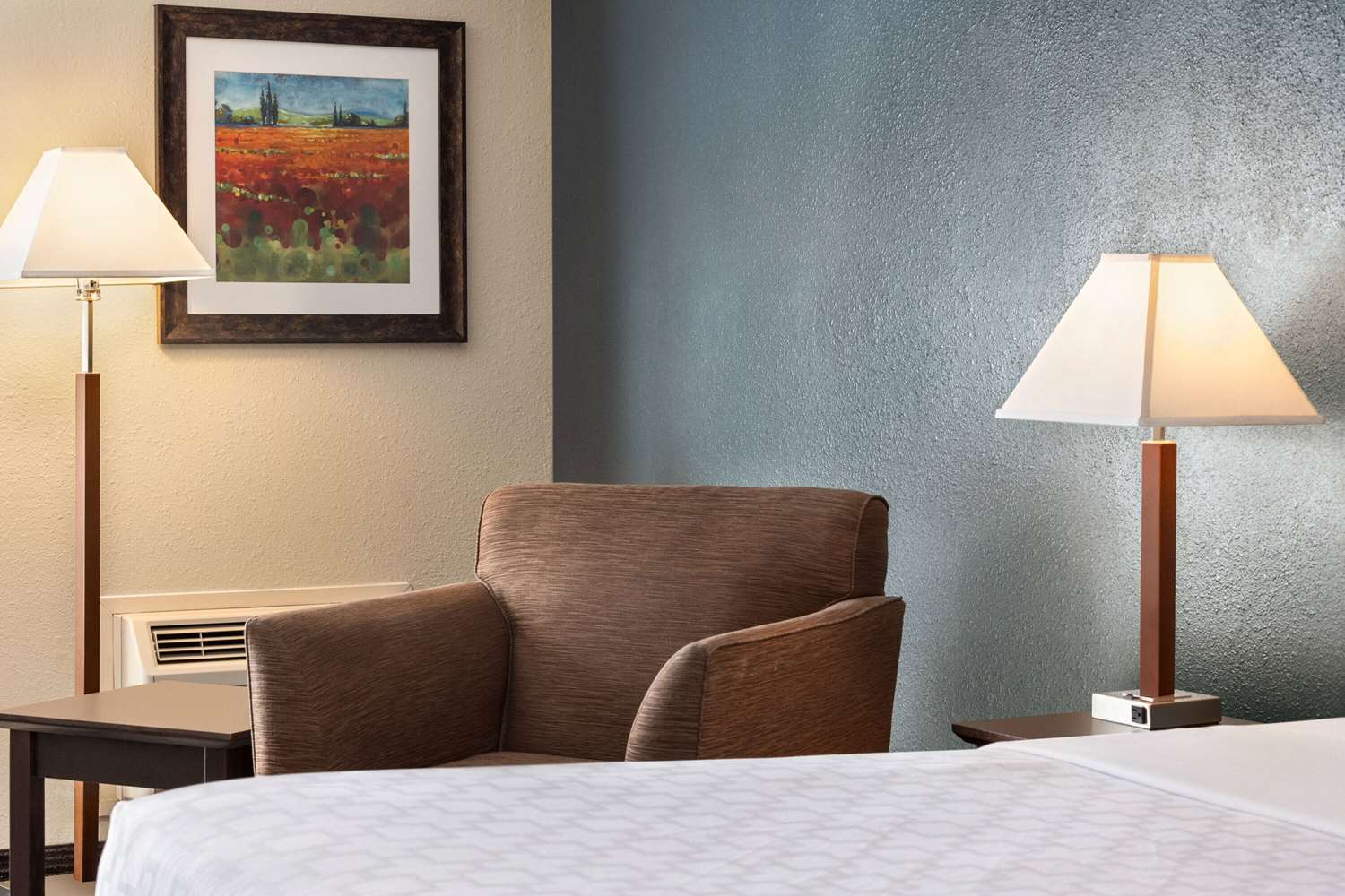 AmericInn by Wyndham La Crosse Riverfront Conference Center 26/45