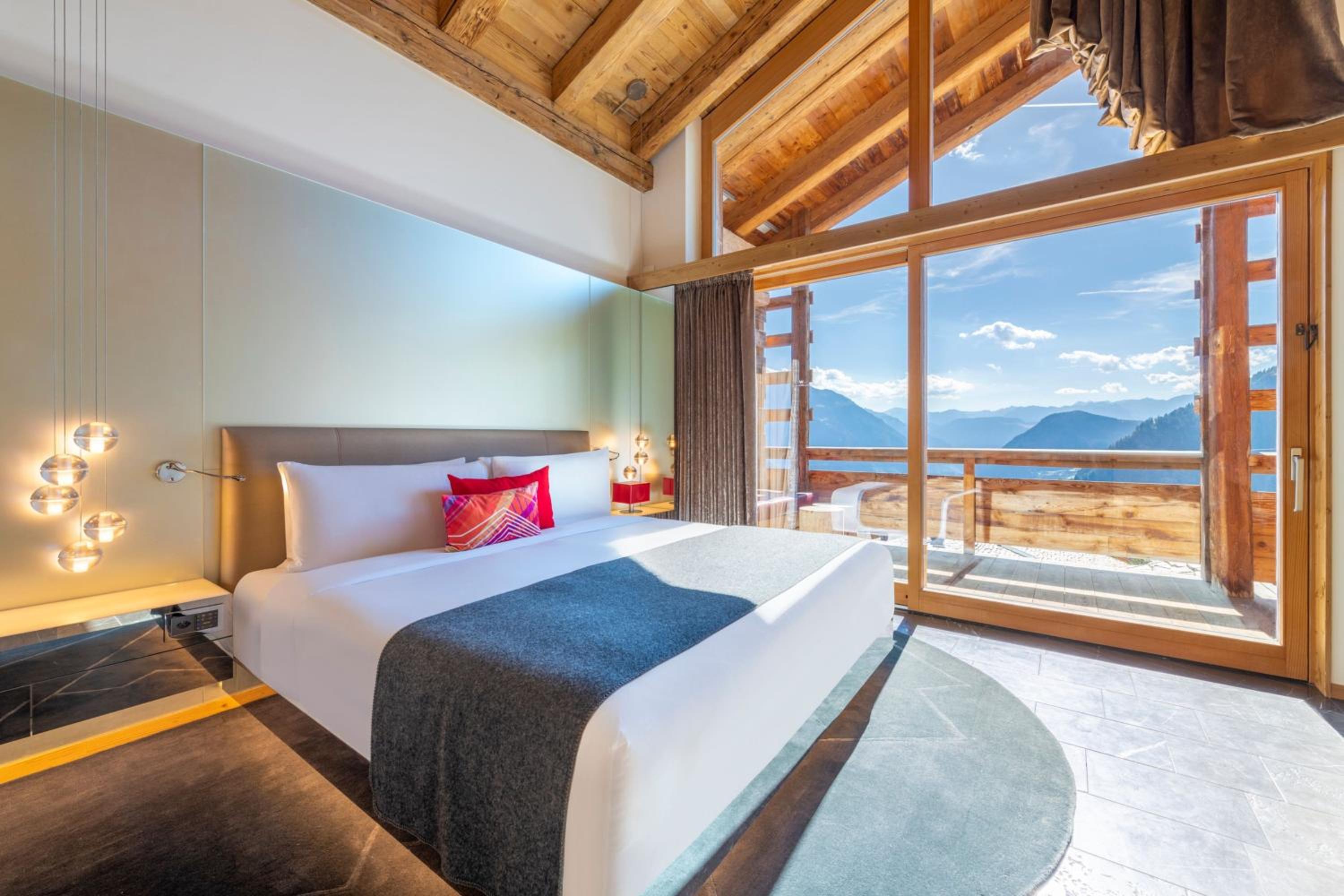 Spectacular, King Bed, Valley View, Balcony