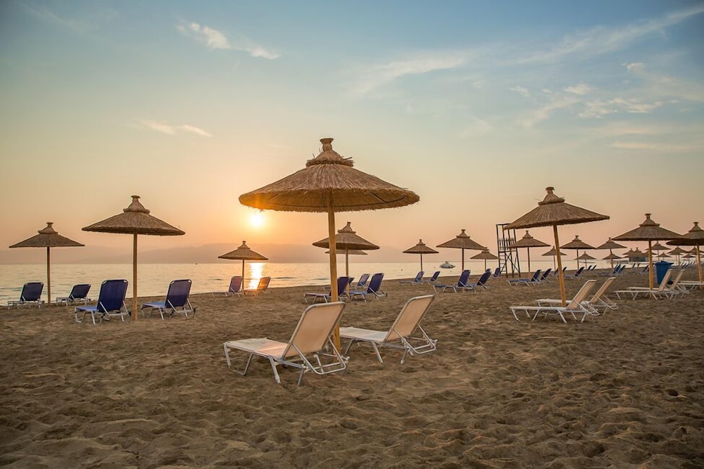 Island Beach Resort And Annex Adults Only 64/81