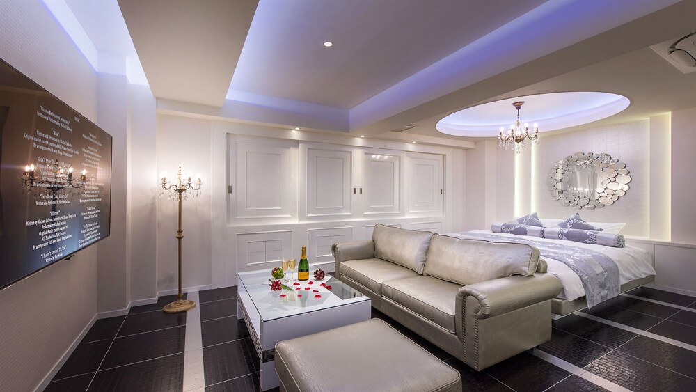 Hotel Dior 7 57/67