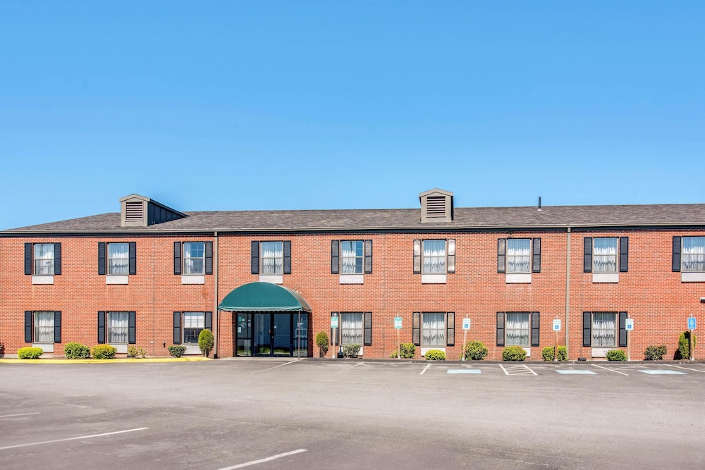 Quality Inn At Bangor Mall 1/36