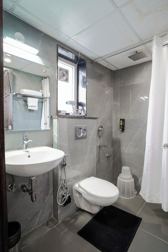 Saltstayz Hotel Huda City Center 48/49