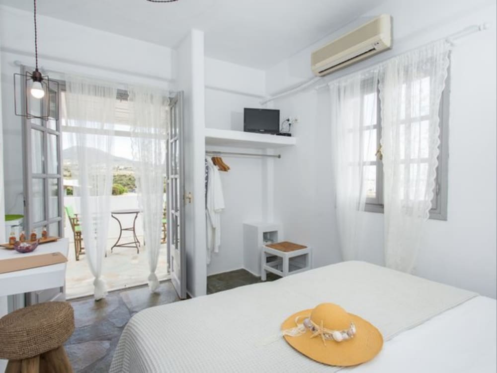 Evi Rooms 18/89