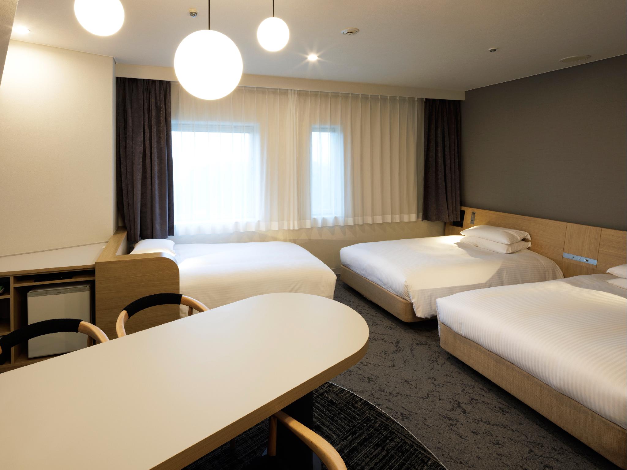 Semi Room, Style, Triple, 3 Semi Double Beds