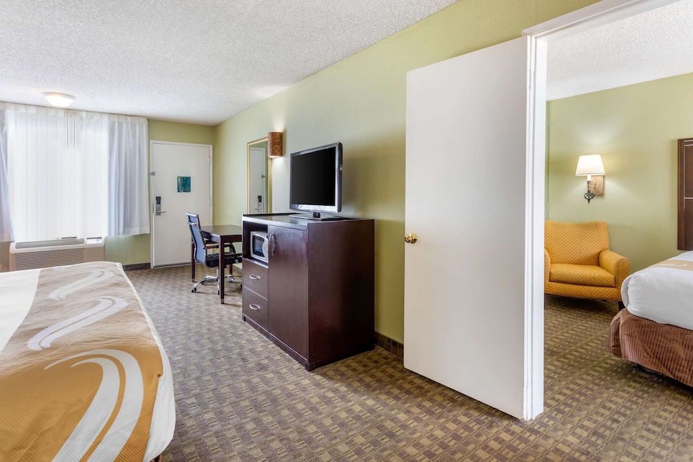 The Buena Park Hotel and Suites 22/34