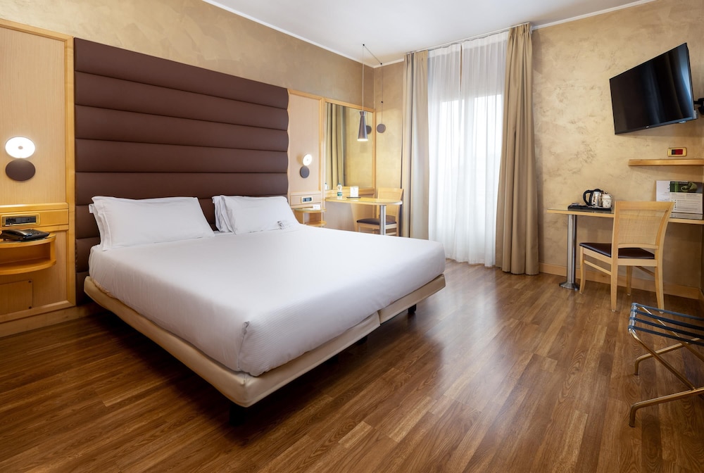 غرفة سوبيريور بسرير كوين، Best Western Hotel Luxor 3/10
