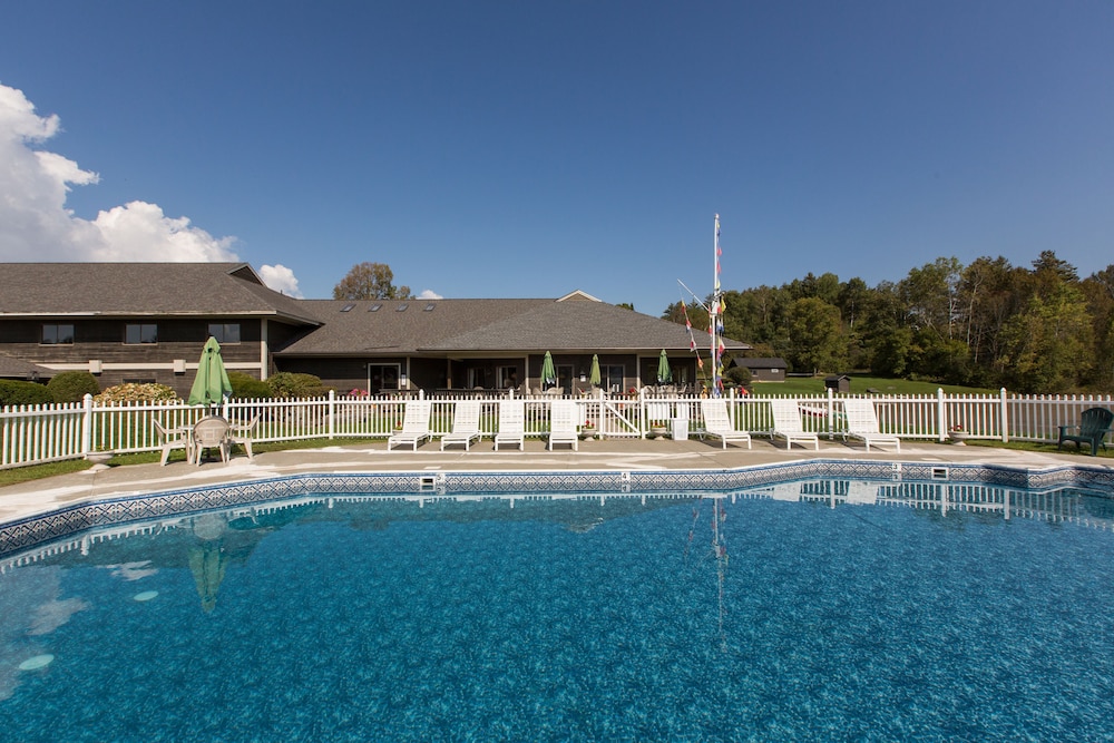Commodores Inn 26/50