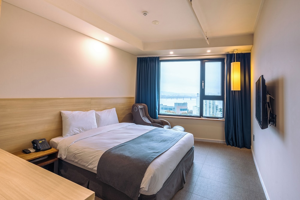 BUSINESS, DOUBLE BED, RIVER VIEW