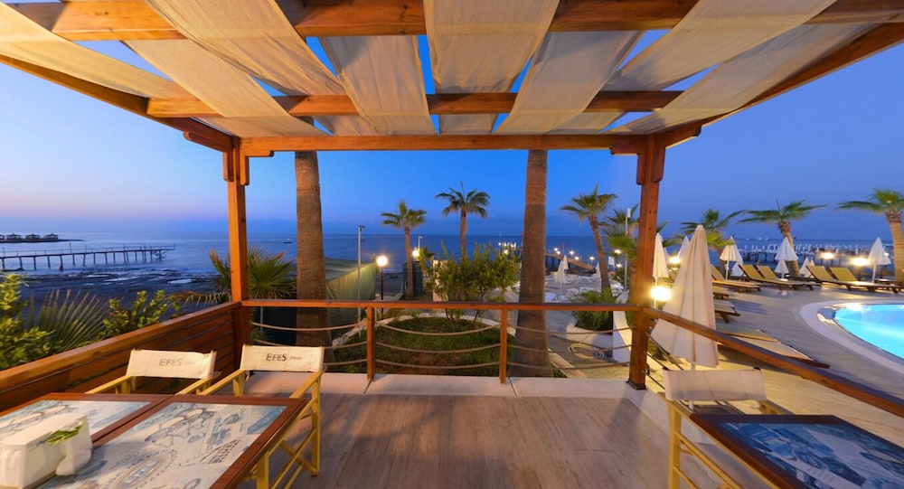 Anitas Beach Hotel 13/32