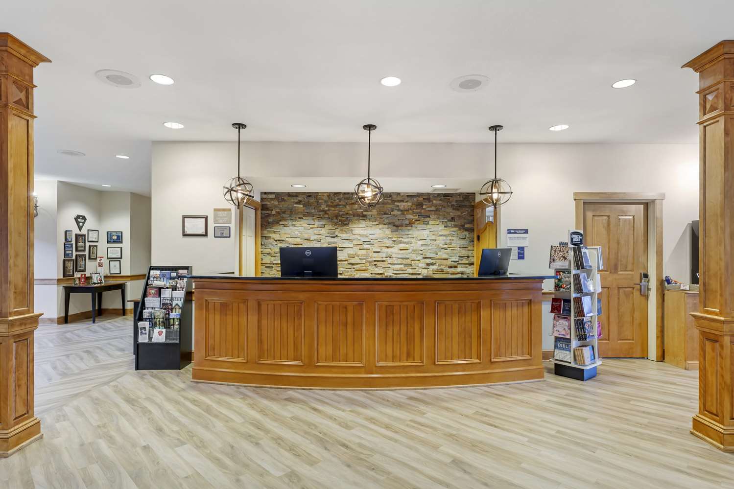 Best Western Plus Dutch Haus Inn And Suites 7/48