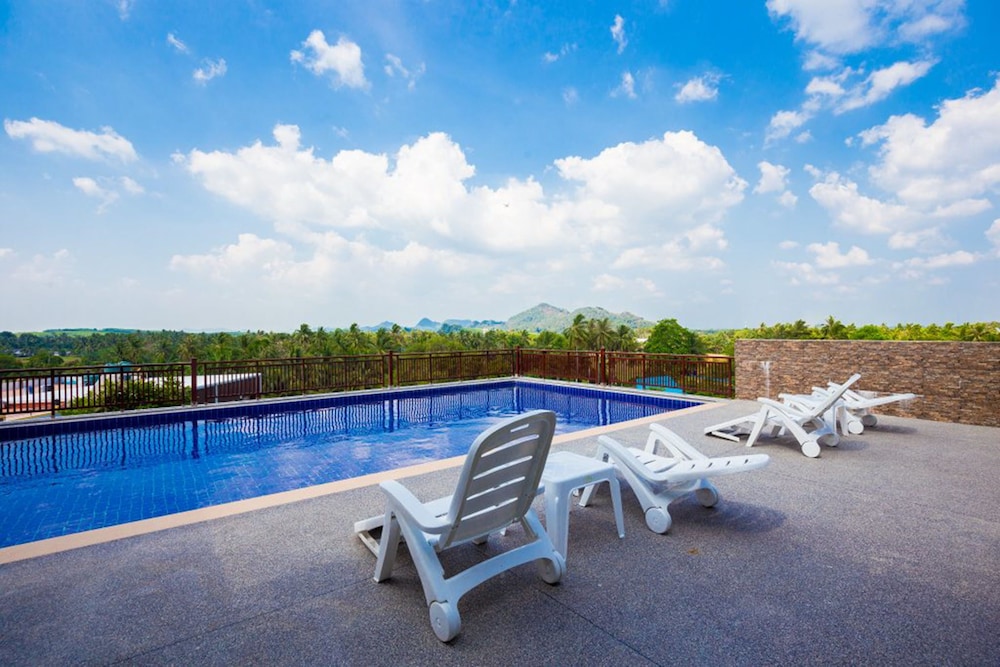 Royal Hill Satun Hotel 33/35