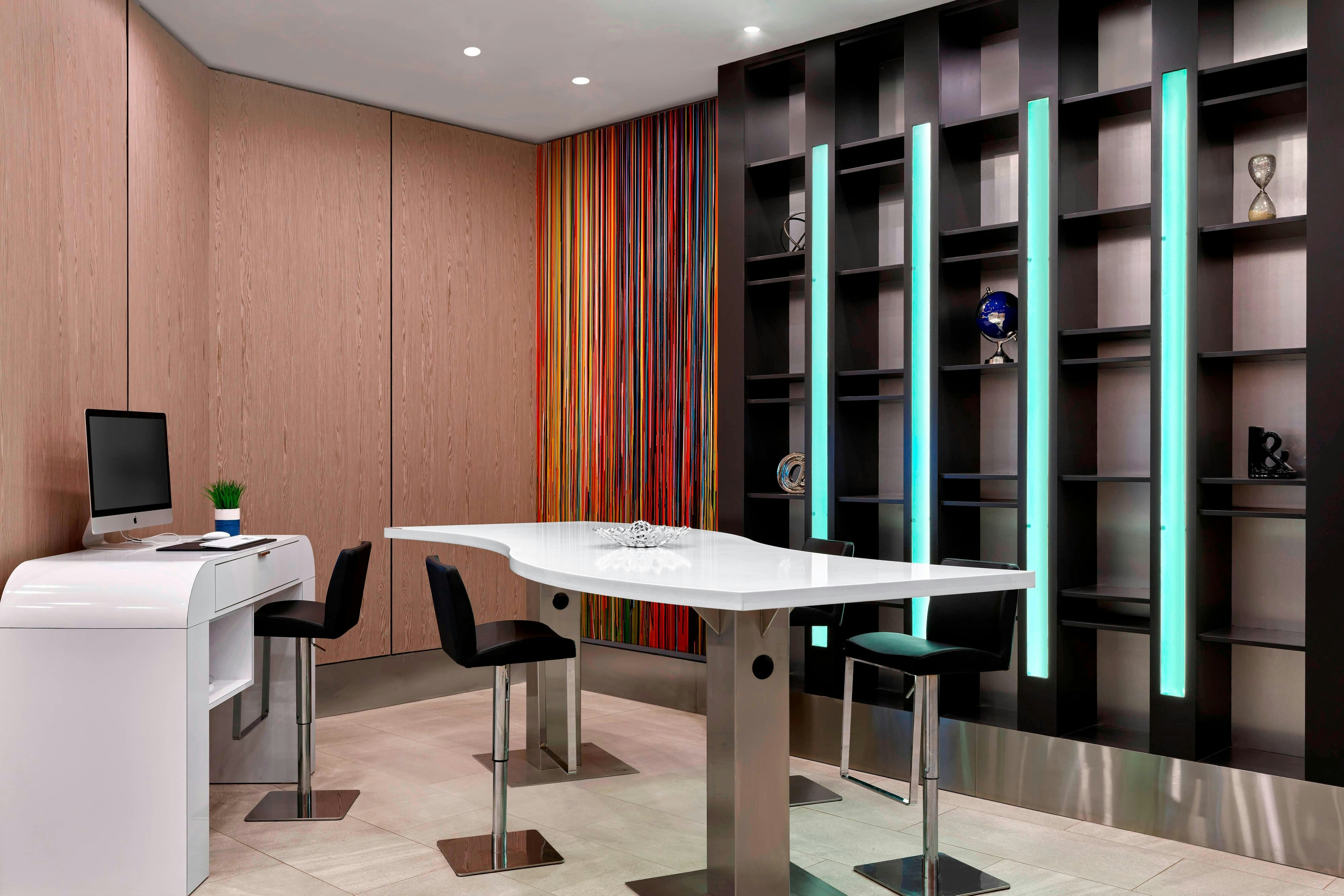 Delta Hotels By Marriott Edmonton Centre Suites 16/16