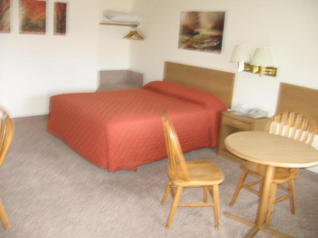 Little Bear Motel 19/43