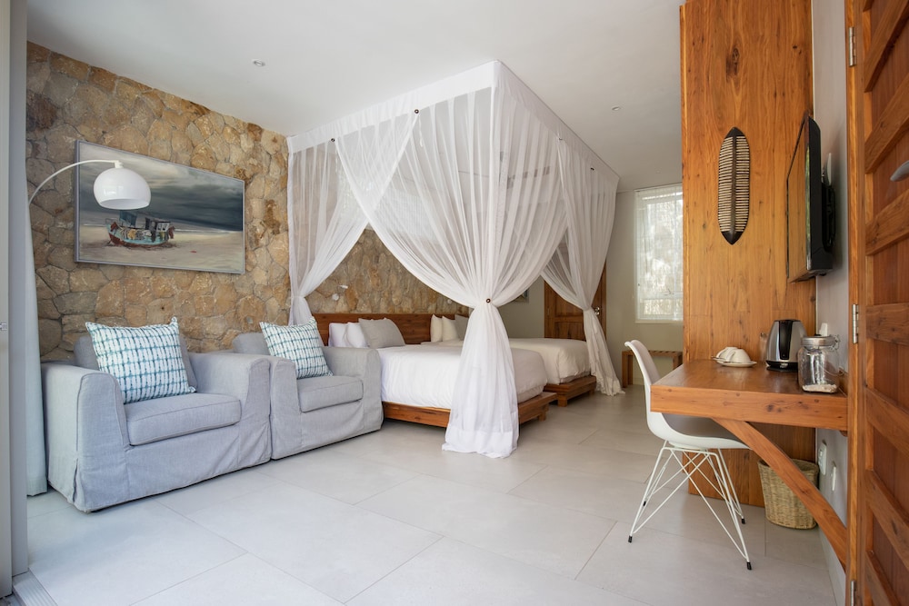 Bahia Mar Boutique Hotel 55/75
