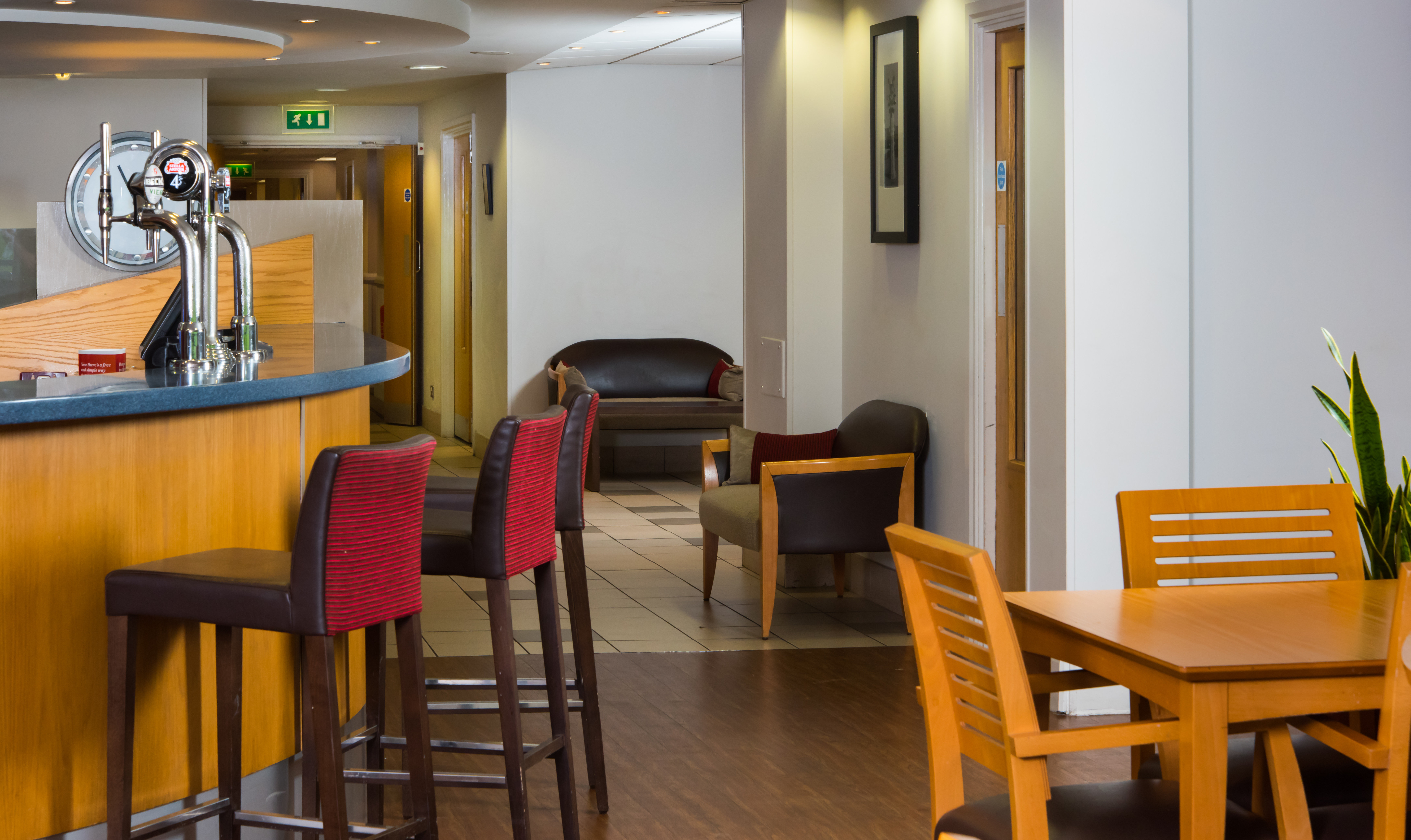 HOLIDAY INN EXPRESS SWANSEA EAST — 8