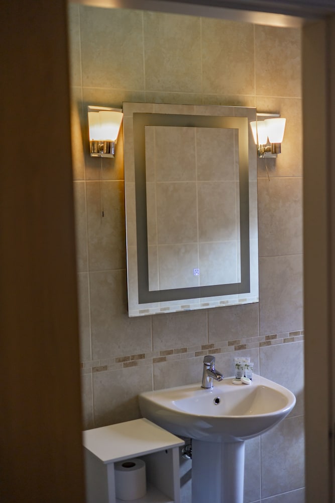 The Crown Hotel 14/17