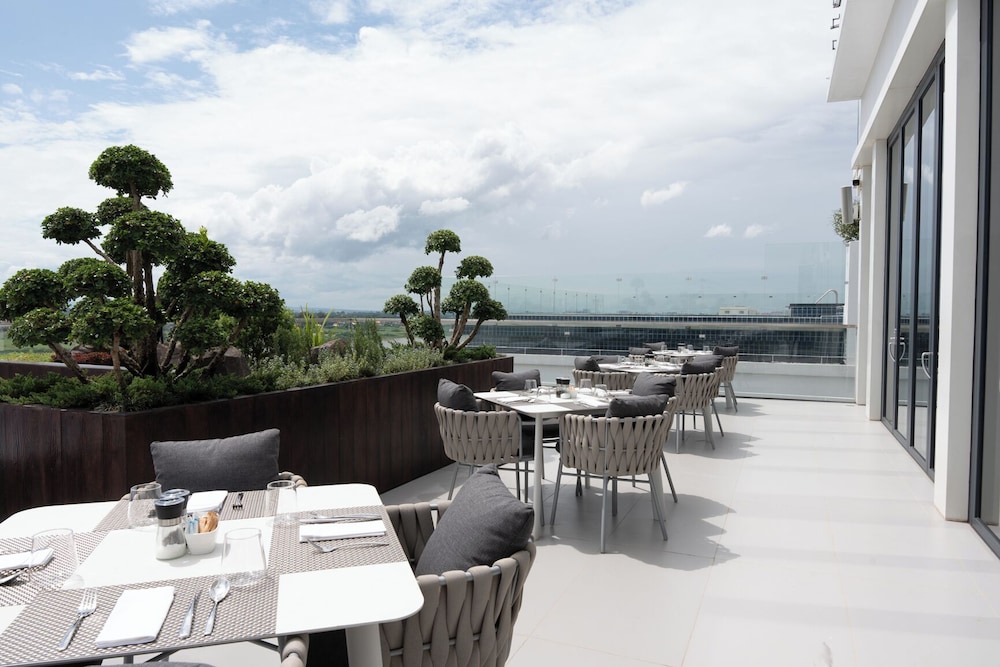 One Riviera Hotel and Residences 51/68