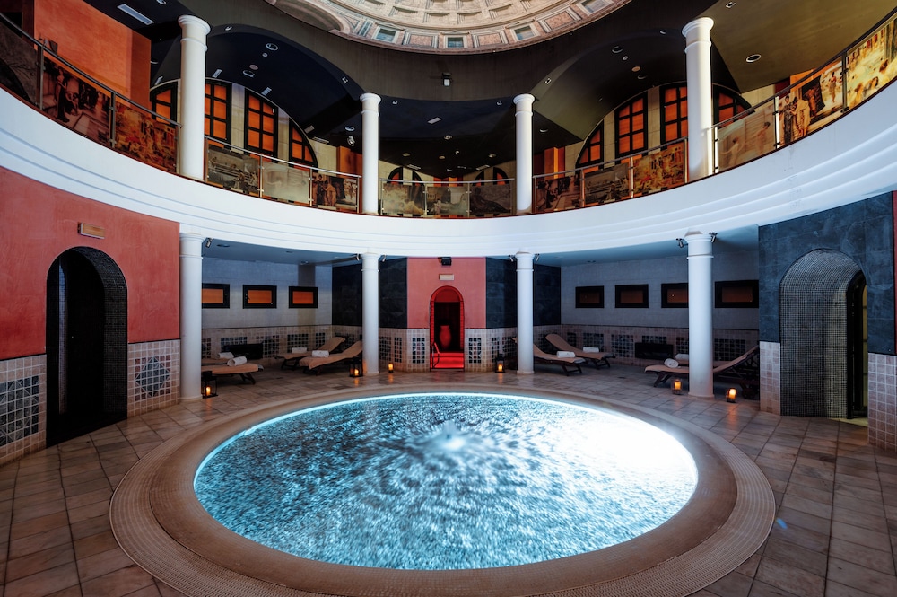 swimming pool spa