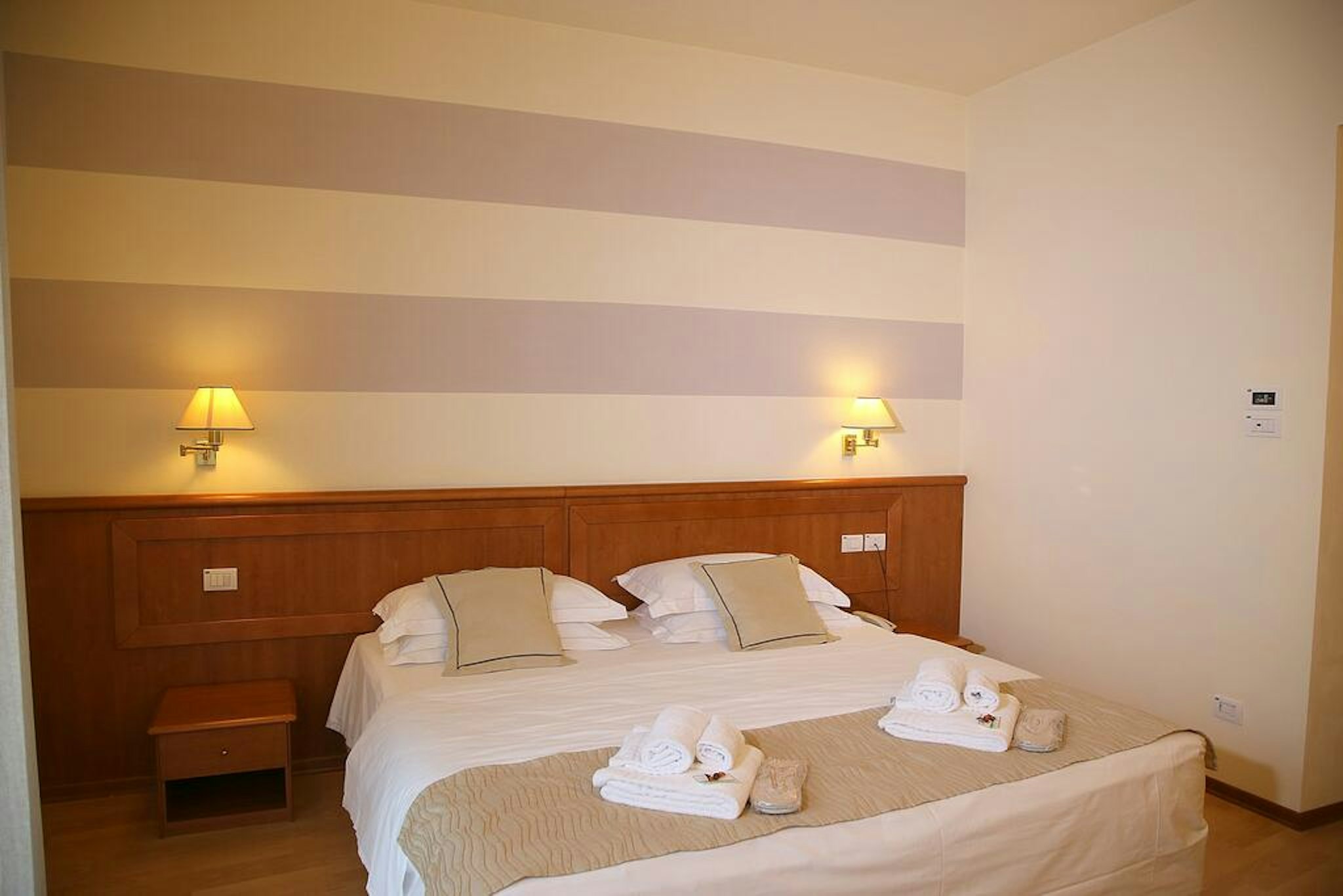 Phi Hotel Emilia 6/26