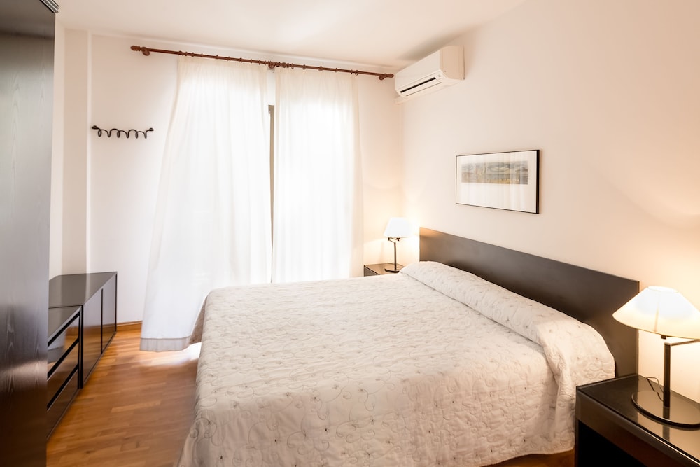 Aparthotel Bertran 23/109