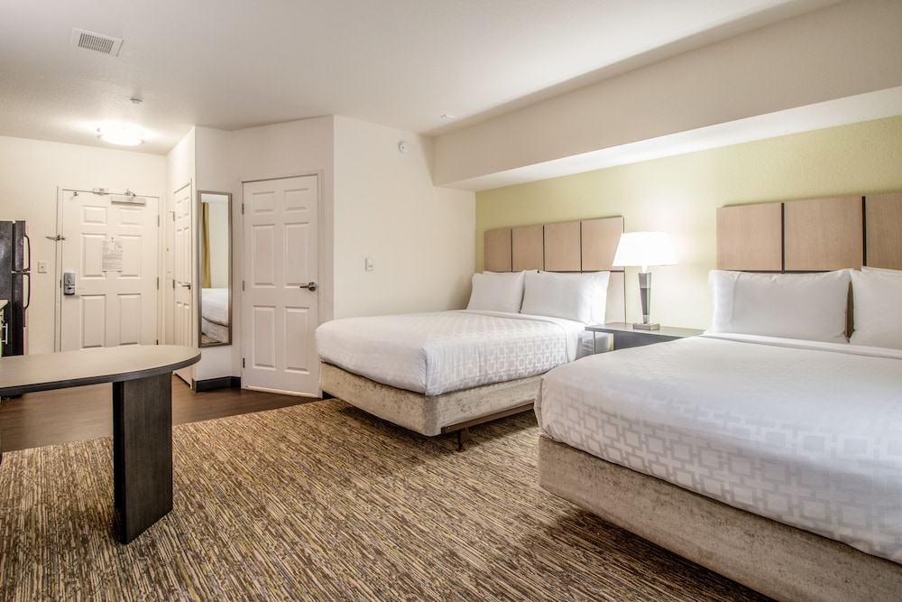 Candlewood Suites 12/48