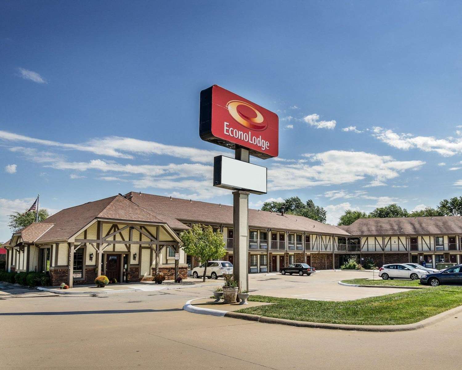 Econo Lodge University 4/16