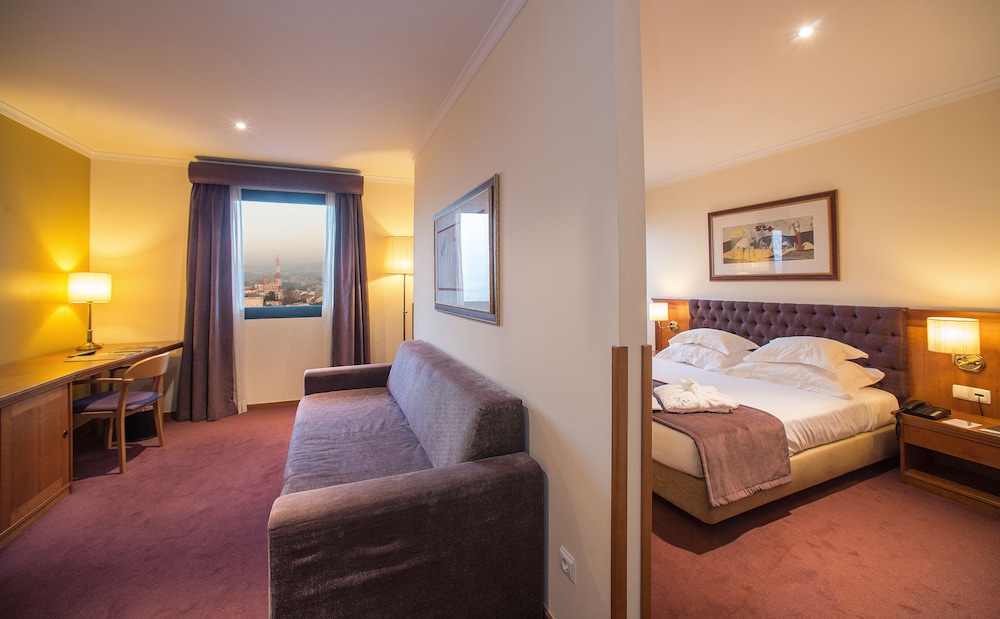 Junior Suite, Sofa