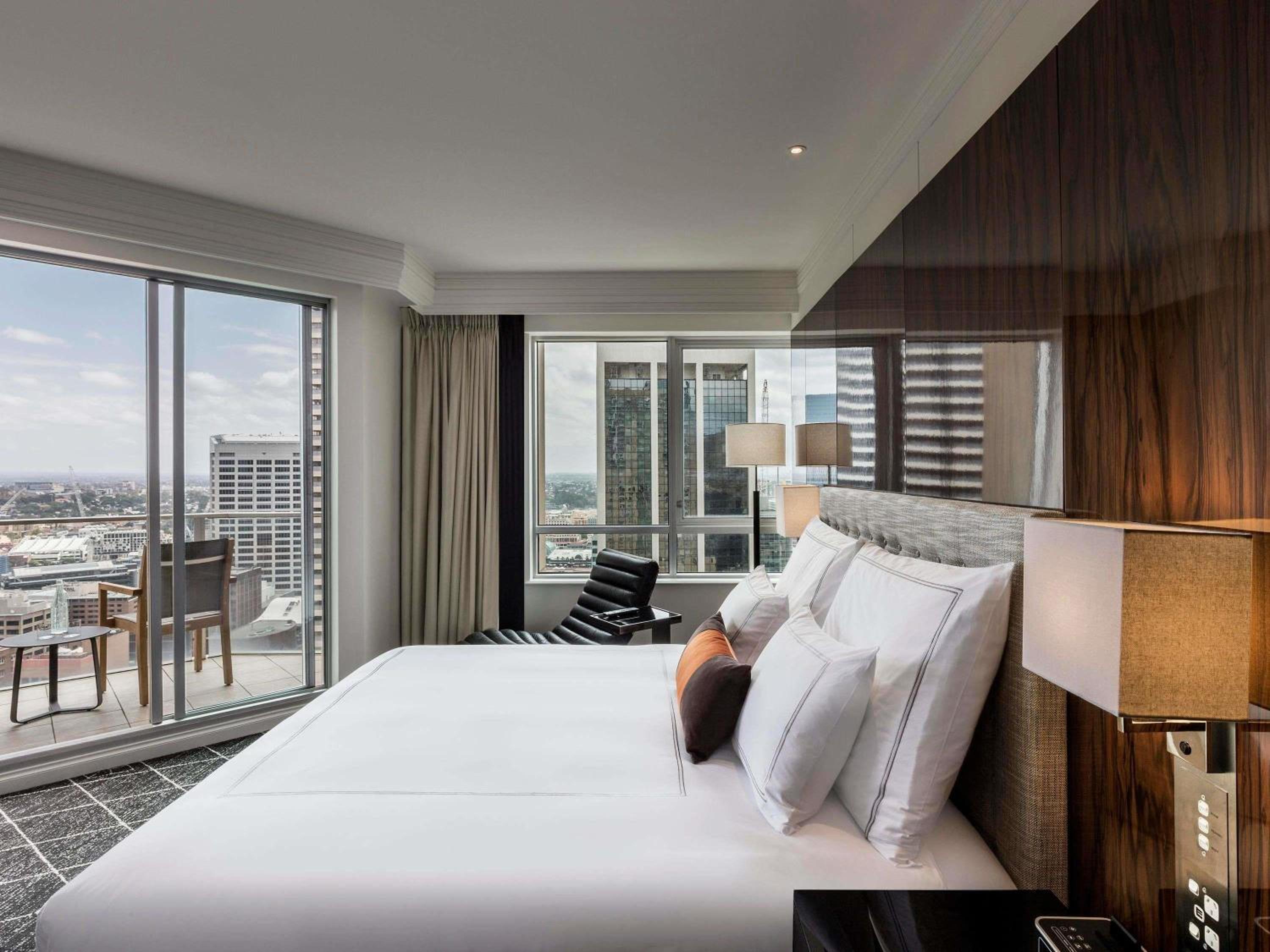 Skyline, Signature, King Bed, Balcony, High Floor